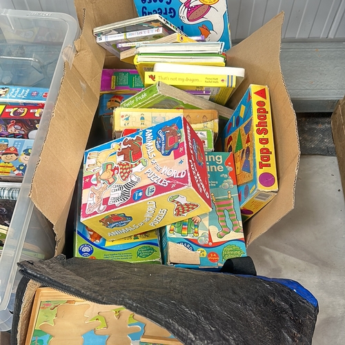 383 - Mixed lot of games and puzzles, including 