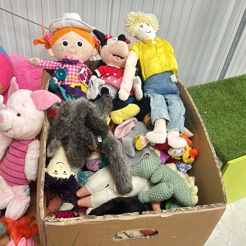 386 - Mixed lot of plush toys and vintage 