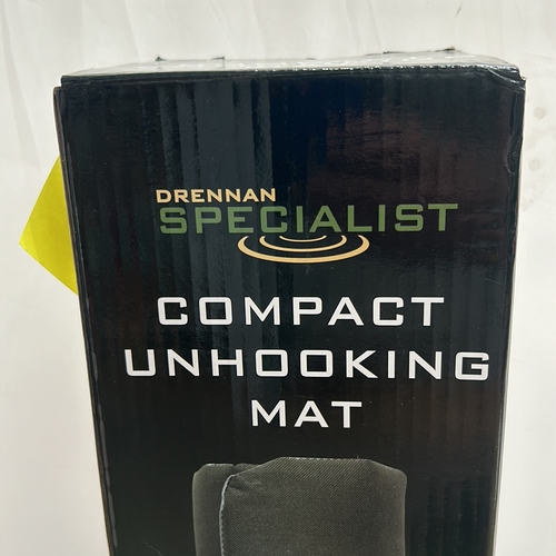 398 - Drennan Specialist Compact Unhooking Mat in protective green cover.  Dawia storage box with multiple... 