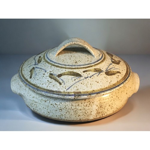 87 - 1964 John Maltby Stoneshill Pottery, Yunomi Glaze Casserole with Lid. Impressed Mark to lid.Dia 28cm... 