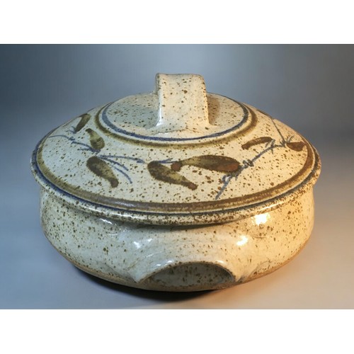 87 - 1964 John Maltby Stoneshill Pottery, Yunomi Glaze Casserole with Lid. Impressed Mark to lid.Dia 28cm... 