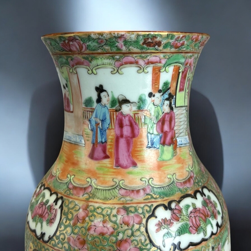 33 - A large Chinese Canton famille rose porcelain vase.Qing dynasty, 19th century.On gold ground, with r... 