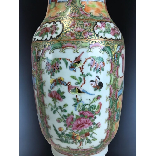 33 - A large Chinese Canton famille rose porcelain vase.Qing dynasty, 19th century.On gold ground, with r... 