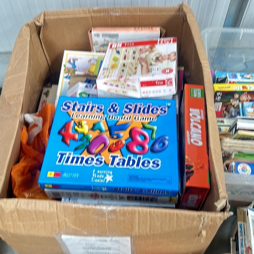 319 - Mixed lot of games and puzzles, including 