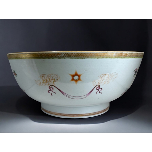 37 - A very large Chinese export porcelain fruit bowl.Qianglong period, 18th century.Painted Sun & 