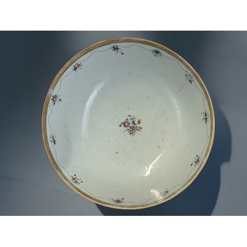 37 - A very large Chinese export porcelain fruit bowl.Qianglong period, 18th century.Painted Sun & 