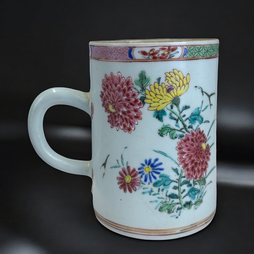 5 - A large Chinese export porcelain Famille Rose tankard.Qianglong period, 18th century.Overglaze paint... 