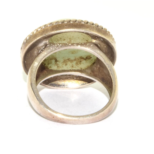 102 - 925 silver round set vintage ladies jadeite ring in an enclosed scroll setting size R