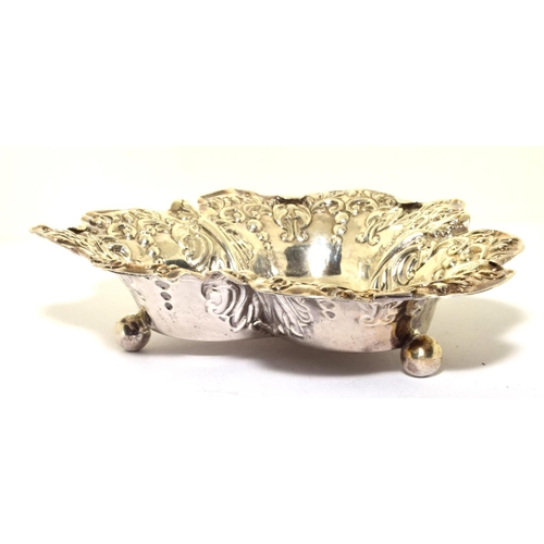 89 - 925 silver fully hallmarked 3 leg embossed clover leaf dish 60g 12x12x4cm 