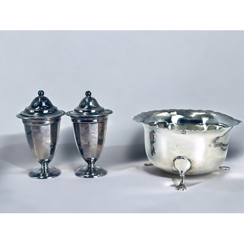 558 - A Chester silver footed bowl. George Nathan & Ridley Hayes, Chester 1904.Together with a pair of... 