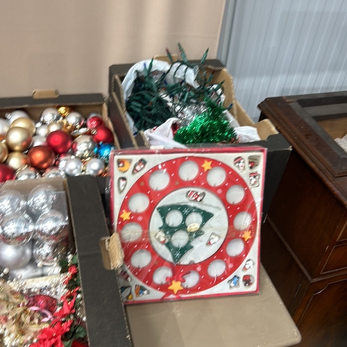 275 - Assorted Christmas decorations, including baubles, ornaments, star lights, and festive floral arrang... 