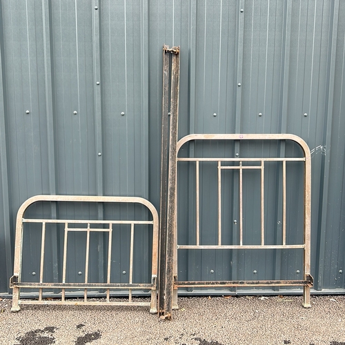 112 - Vintage metal brass bed frame, from the early 20th century. Features simple geometric design and stu... 