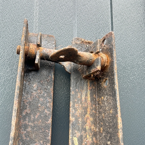 112 - Vintage metal brass bed frame, from the early 20th century. Features simple geometric design and stu... 