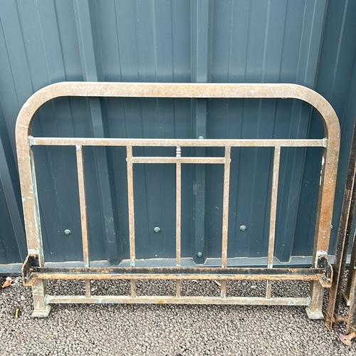 112 - Vintage metal brass bed frame, from the early 20th century. Features simple geometric design and stu... 