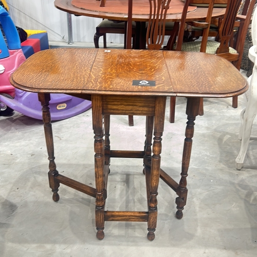 80 - Victorian oak drop-leaf table with turned legs.