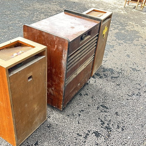 364 - Vintage wooden radiogram unit, featuring mid-century design elements. It includes a central unit wit... 