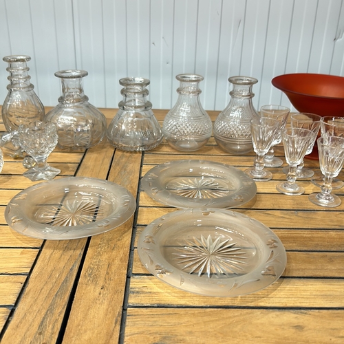 329 - a Pair of Georgian mushroom top, 3 ring Decanters with Set of clear and cut crystal glassware, featu... 