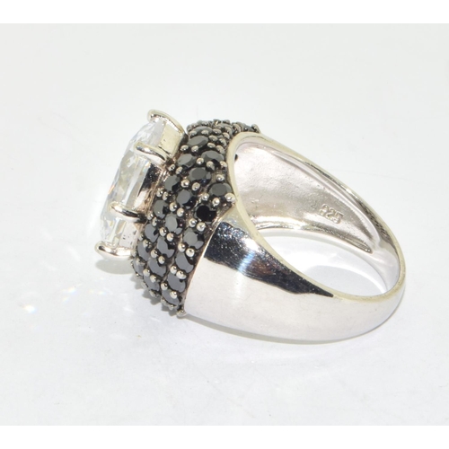 257 - Black and white 925 silver Bombe ring size R