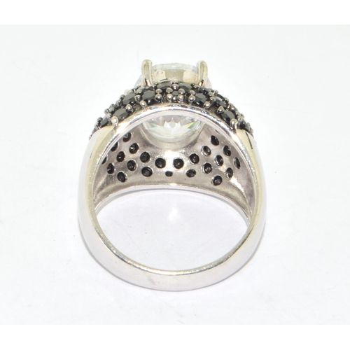 257 - Black and white 925 silver Bombe ring size R