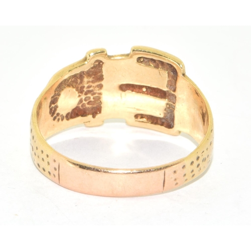 66 - 9ct gold gents Buckle signet ring 4g size S