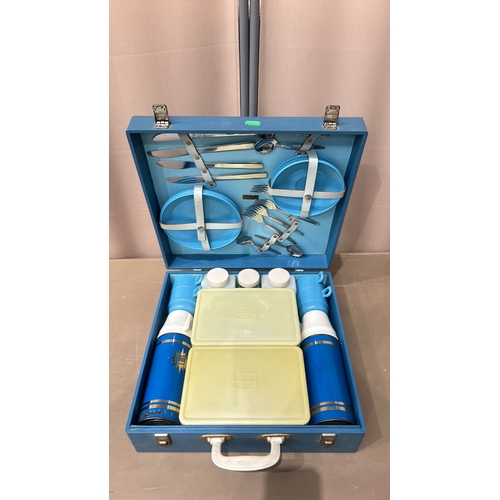 385 - Vintage Complete Sirram blue picnic set, made in England. Comes in a compact blue case with white ha... 