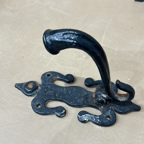 53 - Set of cast iron door handles and a matching letterplate, featuring ornate detailing. Large and Heav... 