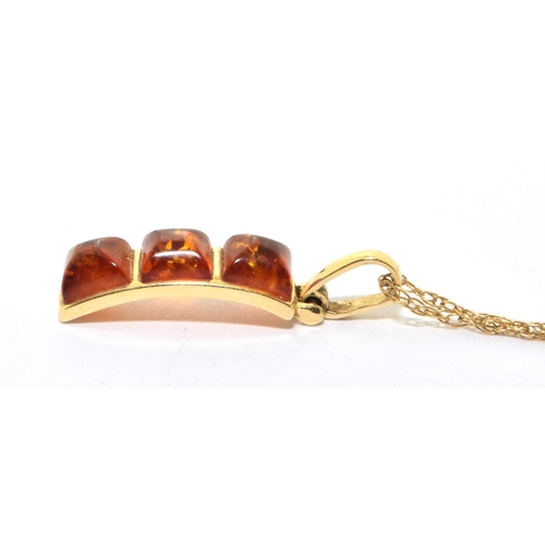 78 - 9ct gold Amber three drop pendant necklace set on a 46cm long chain 