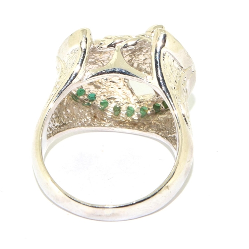 354 - Silver horse ring in the form of a shoe set with emeralds size