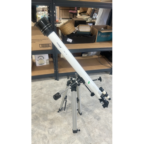 378 - Telescope, Zennox 60mm diameter, 900mm focal length, with coated lens for enhanced clarity.