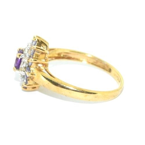 198 - 9ct gold ladies Amethyst cluster ring 2.7g size P