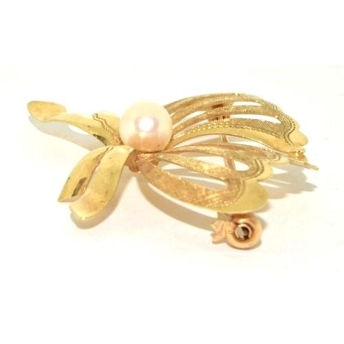 211 - 9ct gold Ribbon shape and pearl brooch 4.5g