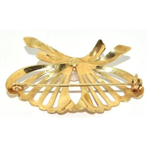 211 - 9ct gold Ribbon shape and pearl brooch 4.5g