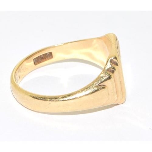 261 - 9ct gold gents signet ring with a plain cartouche 5.8g size S