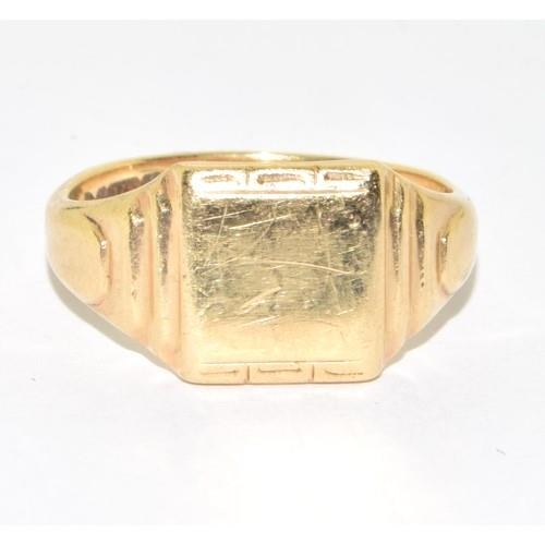 261 - 9ct gold gents signet ring with a plain cartouche 5.8g size S