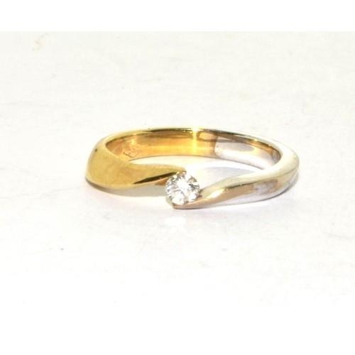 313 - A 14ct white and yellow Gold & Diamond solitaire ring.Size - NWeight - 3.39