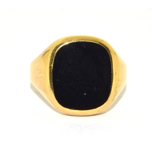 353 - 9ct gold gents good size Jet signet ring 3.5grm size T