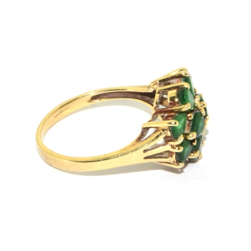 366 - 9ct gold ladies emerald green statement ring set in an cage claw setting  3.1grm size N