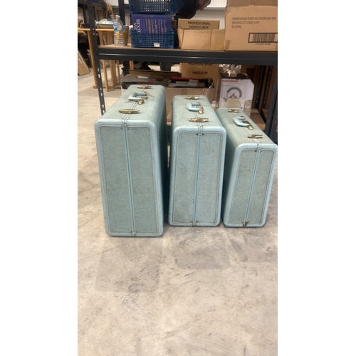 98 - Set of 3 vintage Samsonite suitcases complete with keys, made by Shwayder Brothers in Denver. Colour... 