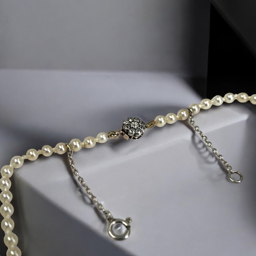 10 - A 9ct Gold & Diamond Pearl necklace.Clasp tests as 9ct gold, set with Diamonds.