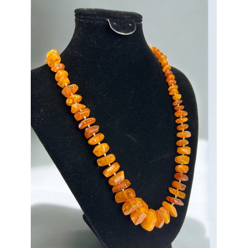 75 - A vintage Baltic Amber graduated necklace.Butterscotch / Cognac colouring.