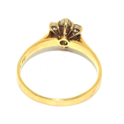 30 - 18ct gold ladies Diamond Daisy ring approx 0.5ct size S