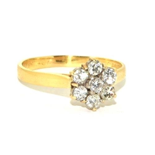 30 - 18ct gold ladies Diamond Daisy ring approx 0.5ct size S