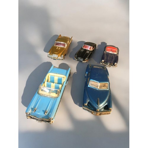 97 - Dinky, Matchbox and other Metal Model Cars, Ferrari, Mercedes, Jaguar, Corvette, Aston Martin, Trium... 