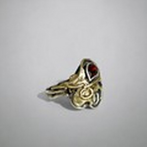 255 - An unusual 9ct gold & silver ring.Silver base, overlaid with 9ct gold (tested)  and set with a g... 