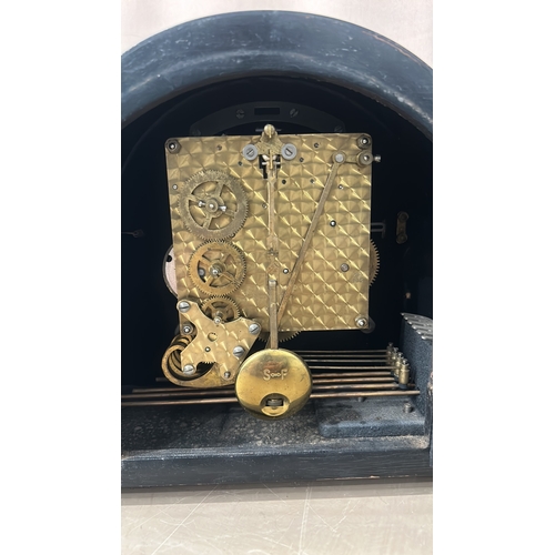 152 - a lOT OF 3 Antique mantel clocks with brass movement, from the early 20th century. Features visible ... 