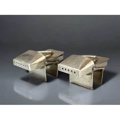 589 - Japanese export silver salt & pepper.Shaped as traditional Geta sandals.3 x 5cm