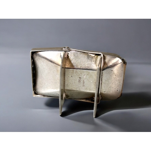 589 - Japanese export silver salt & pepper.Shaped as traditional Geta sandals.3 x 5cm