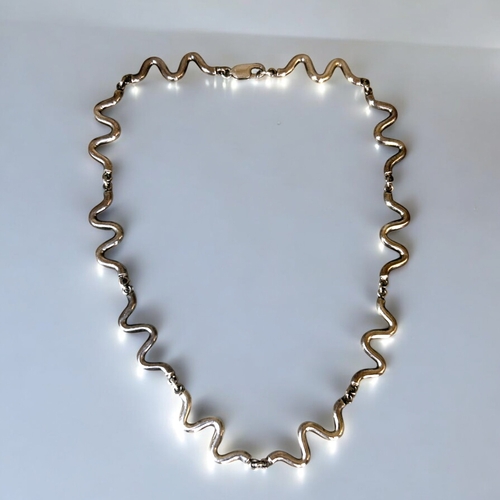 552 - A sterling silver 'Wavy' design necklace.Hallmarked. Length - 41cm