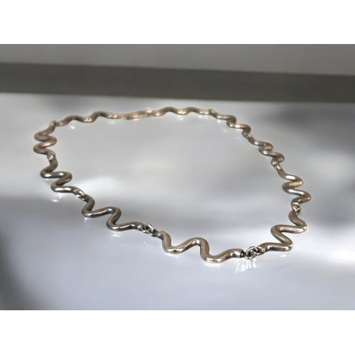 552 - A sterling silver 'Wavy' design necklace.Hallmarked. Length - 41cm