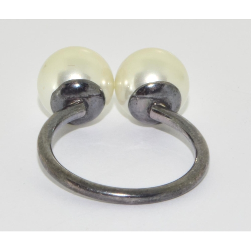 132 - 925 silver twin Pearl ring size O